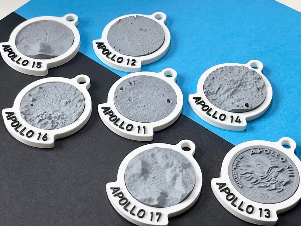 Llaverito impreso en 3D: Misiones Apolo en relieve